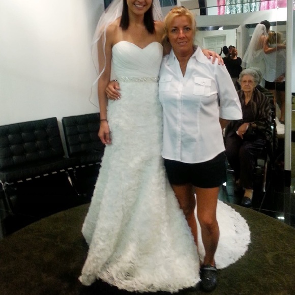 Wedding Dress - Picture 4 of 7